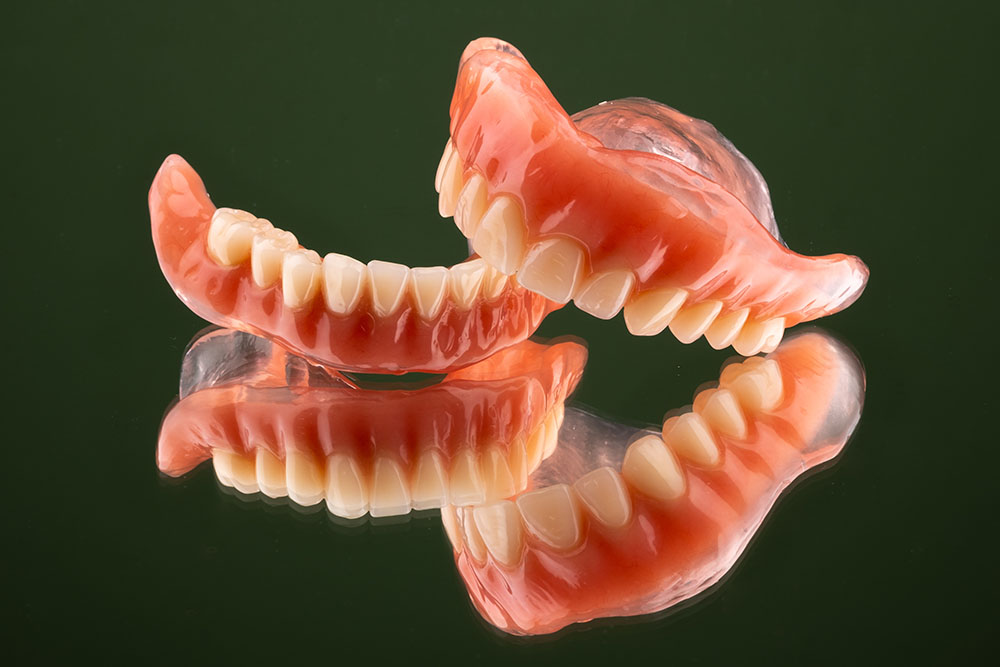Focus,On,Maxillary,And,Mandibular,Complete,Dentures
